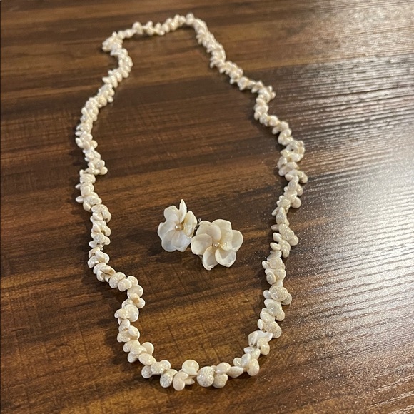 Jewelry - Elegant Pearl Necklace and Earring Set